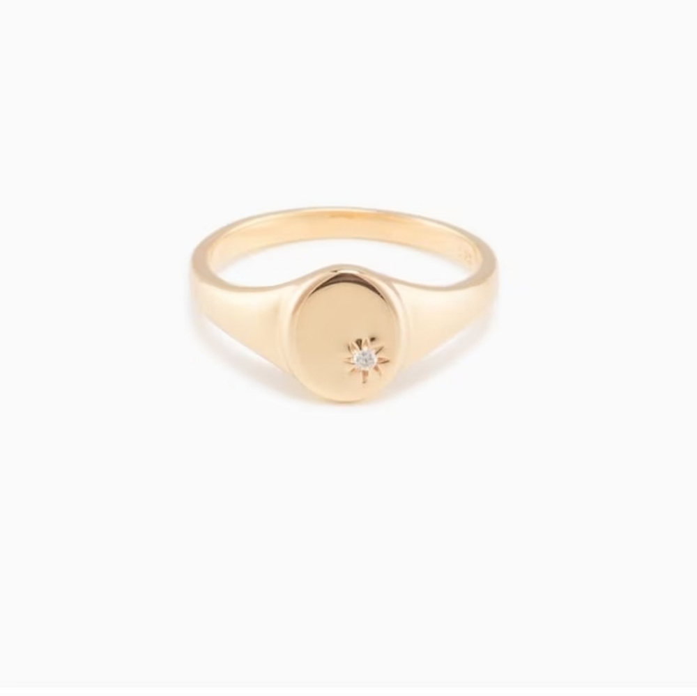 Mejuri Star Signet Ring